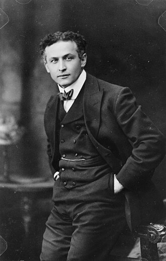 Harry Houdini’s 91-Minute Underwater Escape Feat, August 5, 1926