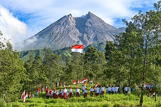 Mount Merapi Eruptions Kill 353, Evacuate 350,000 – October 25, 2010