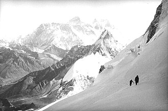 Alison Hargreaves First Woman to Climb Everest Without Oxygen May 13, 1995